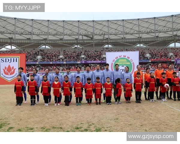 小球童与足球明星的梦幻邂逅与成长故事